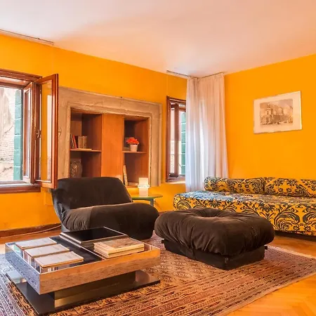 Vintage Nest With @canal View Apartment Venice