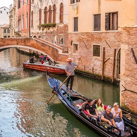 Vintage Nest With @canal View * Venice