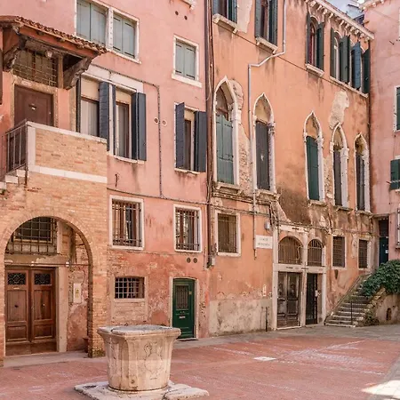 Vintage Nest With @canal View Apartment Venice