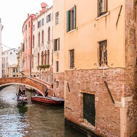 Vintage Nest With @canal View Venice